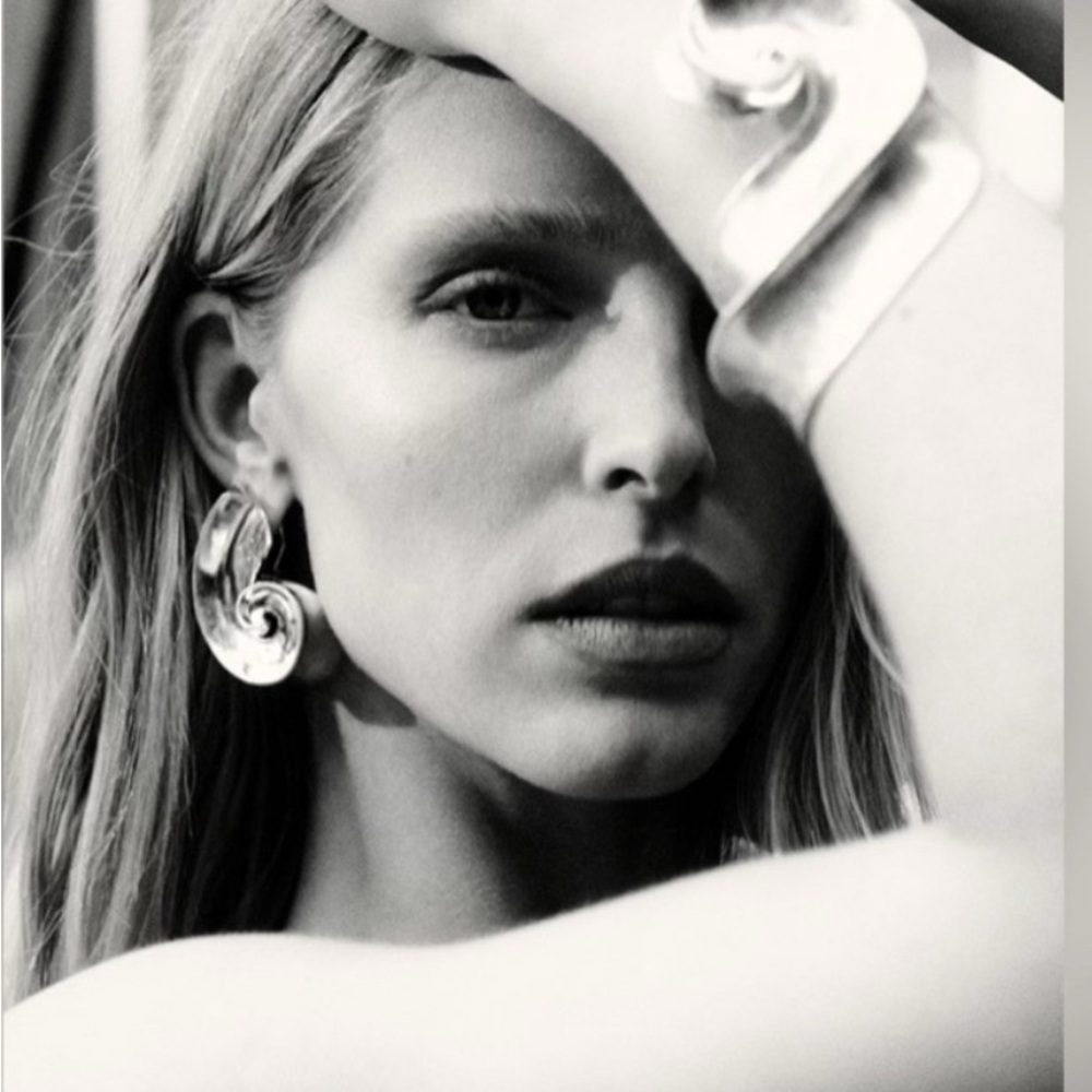 Zara Elegant Silver Swirl Earrings